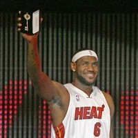 LeBron James Bikin Kacau Game NBA