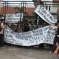 Giliran 2 SMU Favorit Berdemo Tuntut Kadiknas Mundur