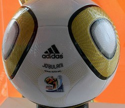 Bola Final Piala Dunia Dilelang