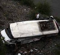 Bus Terjun Jurang 14 Orang Tewas
