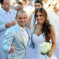 10 Ribu Mawar Putih di Perkawinan Sneijder