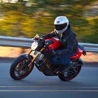 Siapa Bilang Motor Listrik Pelan?