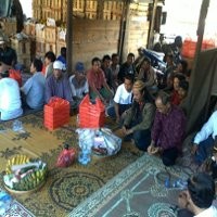 Warga Masih Nggandoli Pasar Peneleh