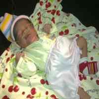 Bayi Perempuan Berusia Sehari Ditemukan di Bak Sampah