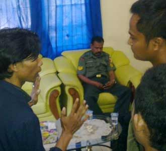 Mahasiswa Unmer Segel Ruang Rektorat