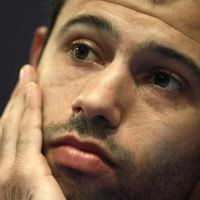 Milito Sambut Mascherano