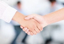 Jabat Tangan yang Positif Ada Rumusnya