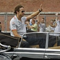 Button Dukung Balapan Jalan Raya di Moskow