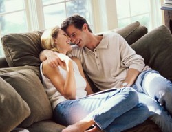 Kelebihan & Kekurangan Pasangan Lebih Muda