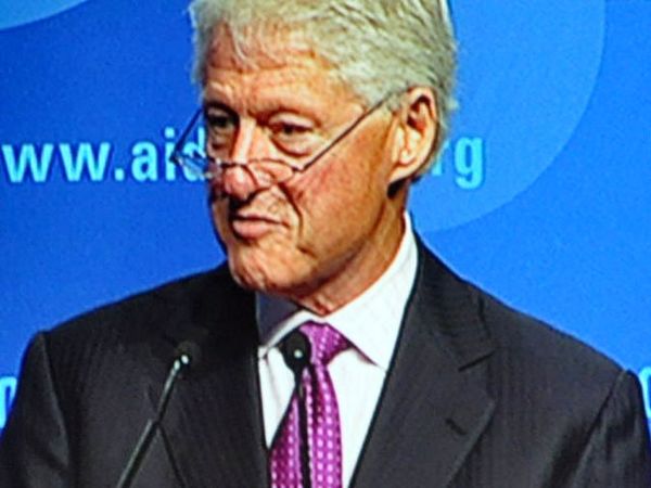 Bill Clinton Hadiri Konferensi AIDS