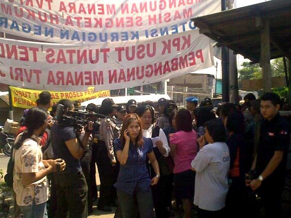 Demo Menolak Pembangunan Menara TVRI