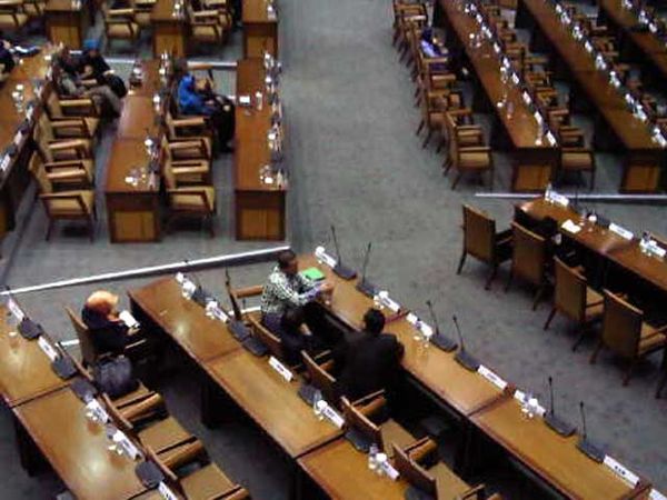 Anggota DPR Suka Bolos Rapat