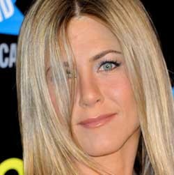 Jennifer Aniston Topless di Iklan Parfum