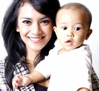 Masayu Bercanda Dengan Anak