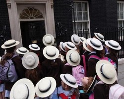 Agar Si Kecil Nyaman Di Hari Pertama Sekolah