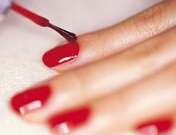 Memilih Cat Kuku Sesuai Warna Kulit 