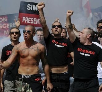 Milan Berlatih, Milan Diprotes