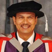 Gumilar dan Doktor Kehormatan dari Inggris