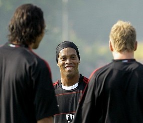 Dinho Pensiun di San Siro