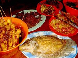 Menyajikan Masakan Sunda Cara Minang