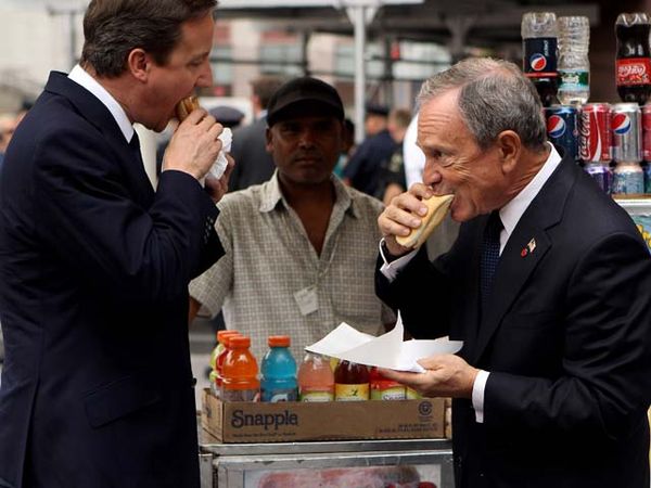 PM Inggris Nikmati Hot Dog