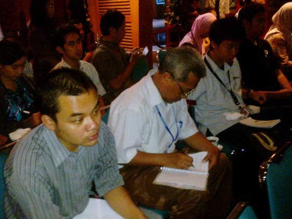 Jumpa Pers PLN-Pengusaha Remang-remang