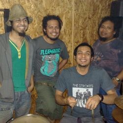 Cozy Republik Ikuti Jejak Slank Jualan Lagu via HP
