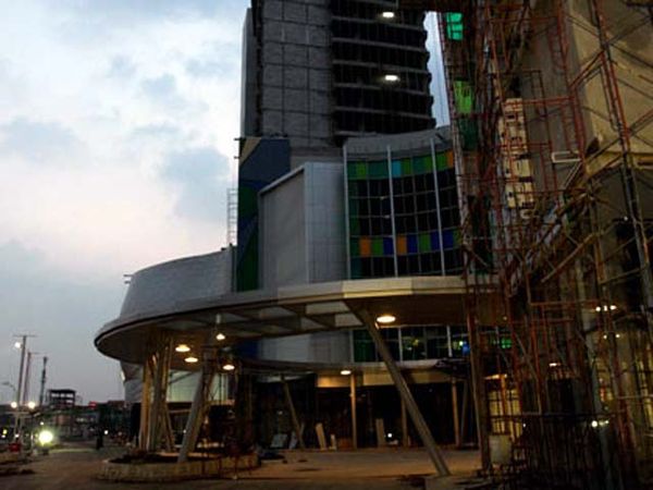 Gandaria City Mengejar Target