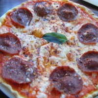 Kriuk-kriuk Pizza Tipis Bikin Nagih