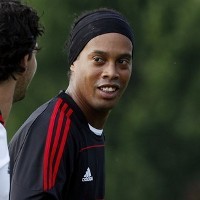 Dinho Nyatakan Milan Seumur Hidup
