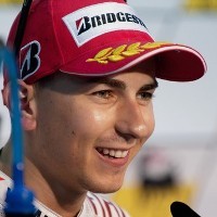 Buru Kemenangan atau Main Aman, Jorge? 