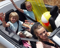 Persiapan Liburan Menggunakan Mobil