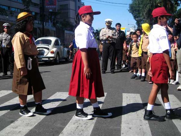 Menyeberang Ala The Beatles