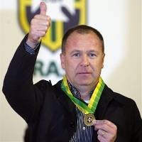 Menezes Arsitek Baru Brasil