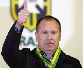 Menezes Arsitek Baru Brasil