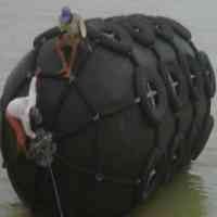 Diduga Bemper Kapal Proyek Migas yang Terlepas