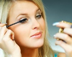 Wanita Pilih Cantik Ketimbang Sehat