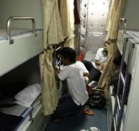 Tidur Ala Pelaut di KRI Makassar