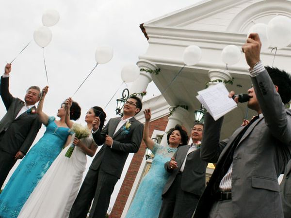 Cara Unik di Hari Pernikahan