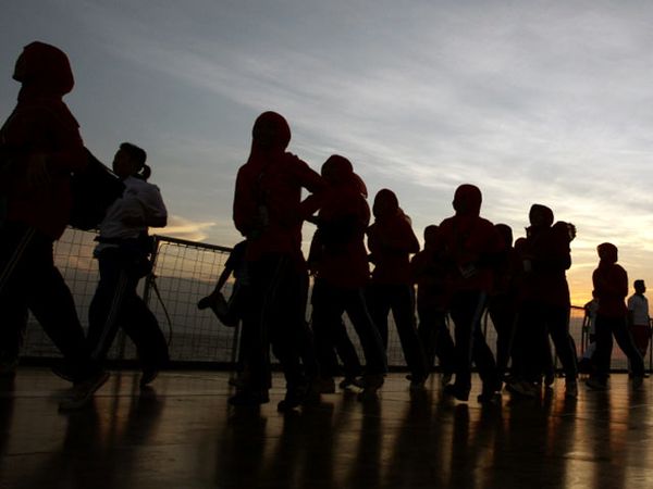 Melihat Kegiatan Peserta Sail Banda