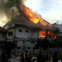 Bangunan Terbakar Distributor Produk Coronet Crown