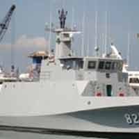 Kapal Patroli Cepat KRI Boiga 825 Terbakar di Dermaga Ujung