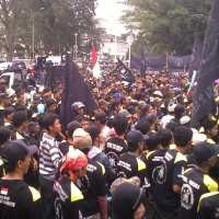 Massa GMBI Mendesak DPRD Gunakan Hak Angket