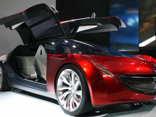 Beragam Mobil Anyar di IIMS 2010