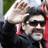 Maradona Punya Syarat Bertahan