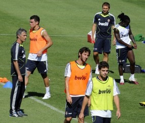 Mourinho Bikin Raul Berat untuk Pergi