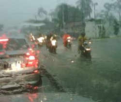 Jakarta Hujan Deras, Jarak Pandang Terbatas