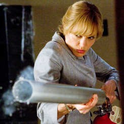 Salt: Bukti Ketangguhan Jolie