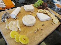 Brunch Ditemani Wine Plus Keju 