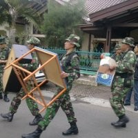 Ratusan Anggota TNI Kosongkan Rumdin yang Diisi Ahli Waris